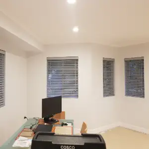 Venetian blinds in Al Jaddaf workspaces